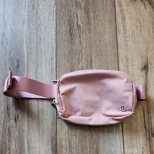 Lululemon Everywhere Belt Bag, 1L, Pink Pastel, Excellent Condition